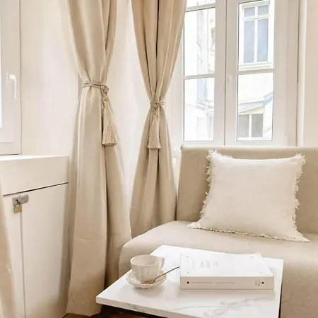 Saint Germain Deluxe By Seine River * Parijs